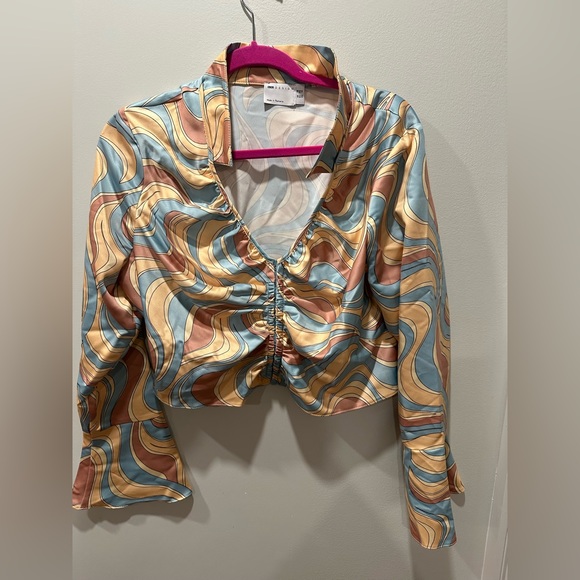 ASOS DESIGN satin ruched front top with hook and eye detail in swirl print - Picture 6 of 12